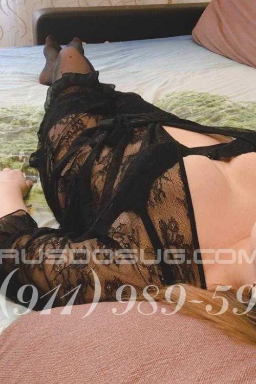 Девушка Проститутка в Питере у метро Гостиный двор