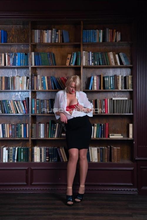 Девушка Проститутка в Питере у метро Парк Победы