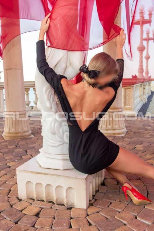 Девушка Проститутка в Питере у метро Площадь Восстания