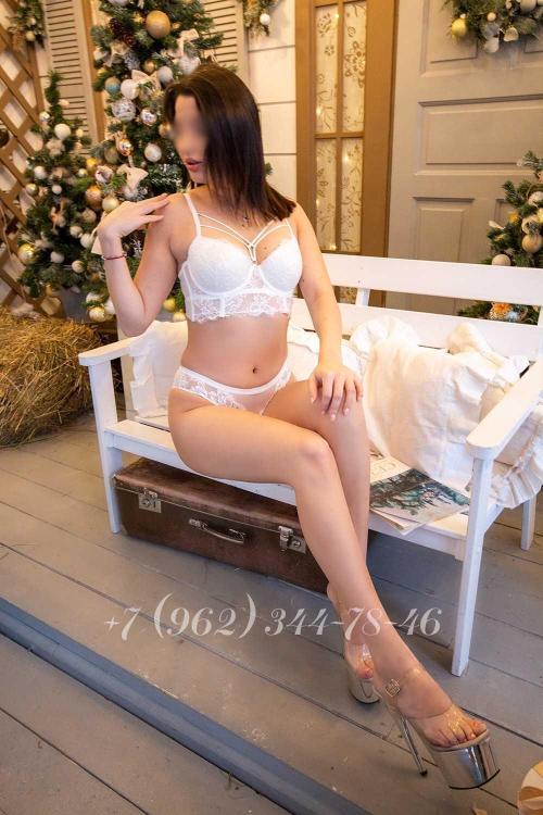 Девушка Проститутка в Питере у метро Парнас