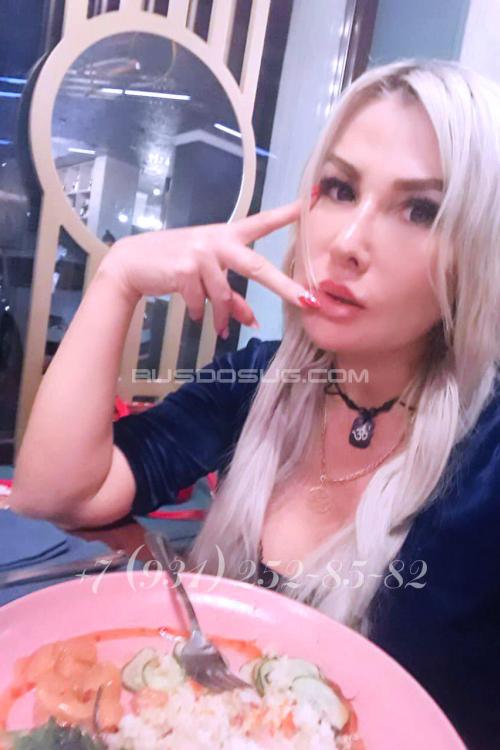 Девушка Проститутка в Питере у метро Московская