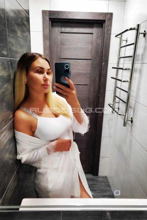 Девушка Проститутка в Питере у метро Невский проспект