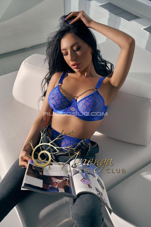 Девушка Проститутка в Питере у метро Маяковская