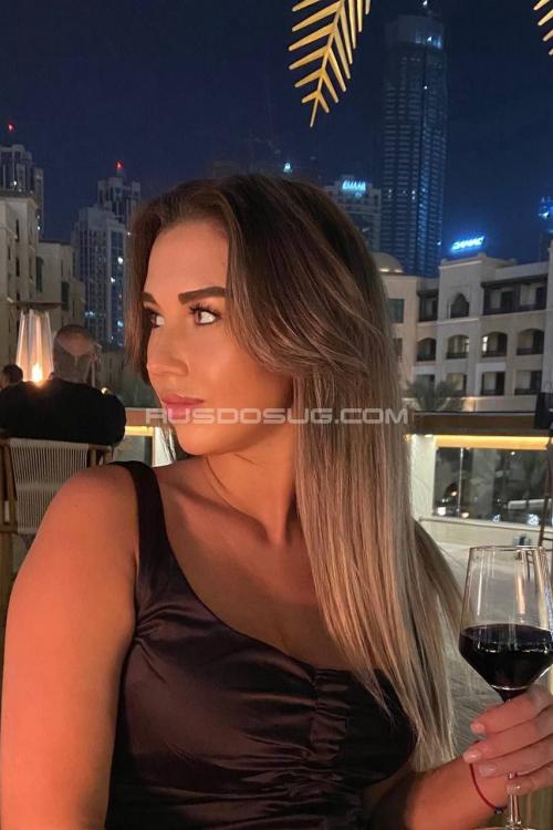 Девушка Проститутка в Питере у метро Московская