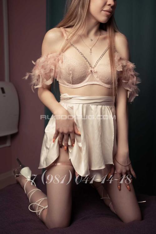 Девушка Проститутка в Питере у метро Московская