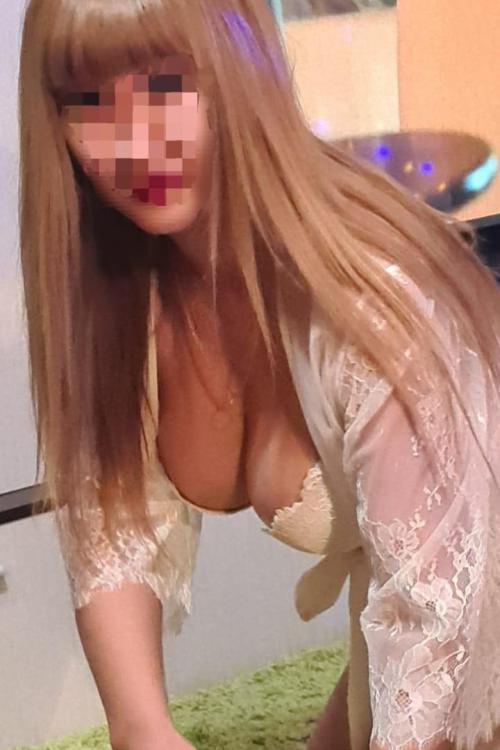 Девушка Проститутка в Питере у метро Электросила