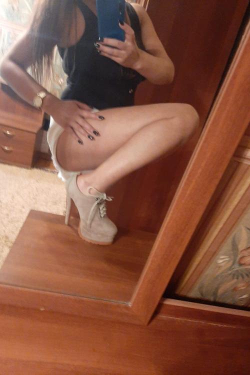 Девушка Проститутка в Питере у метро Электросила