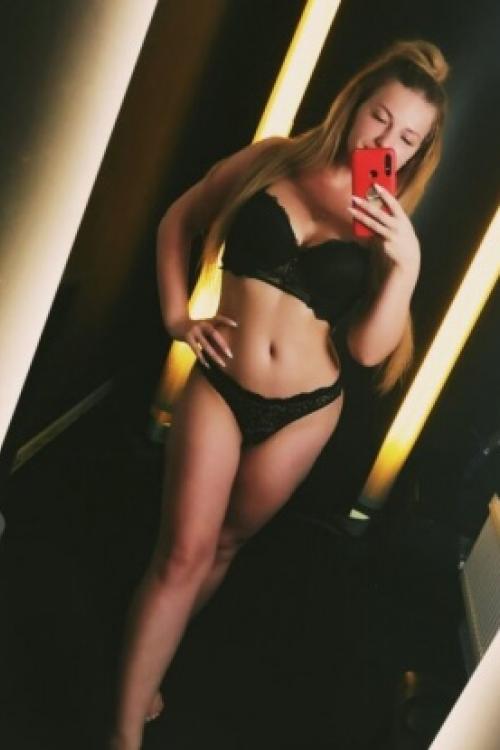 Девушка Проститутка в Питере у метро Пионерская