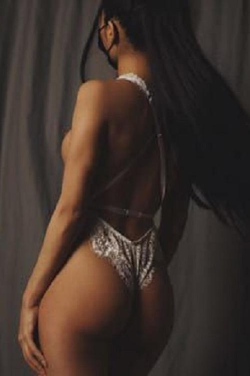 Девушка Проститутка в Питере у метро Площадь Мужества