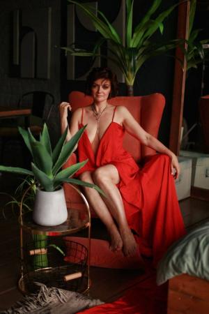 Проститутка Виктория у метро Василеостровская